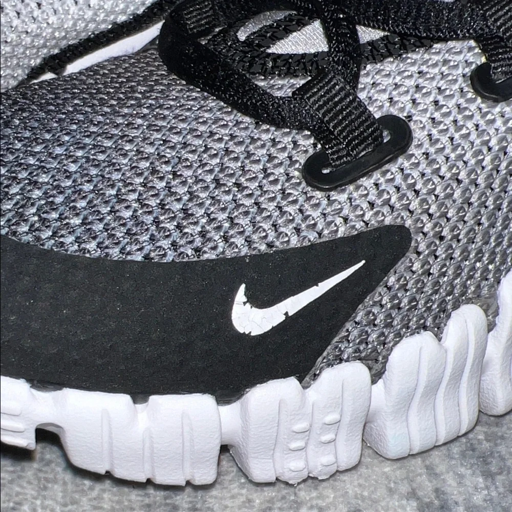 Nike Metcon Black and Gray Sneakers - Picture 2 of 6